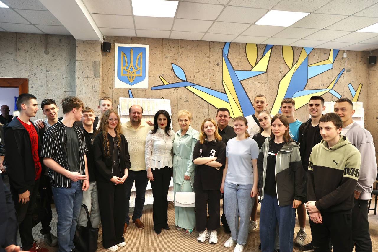 Народна депутатка України Ірина Борзова, заступник начальника ОВА (CDTO) Андрій Кавунець та учасники заходу