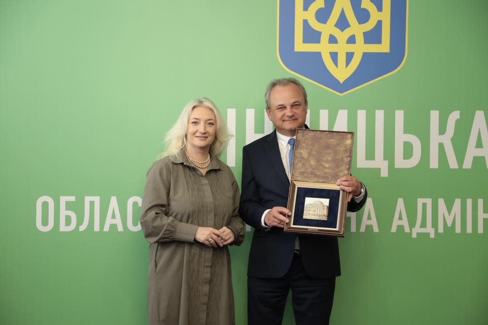Перша заступниця Начальника ОВА Наталя Заболотна та член Правління воєводства Артур Островський 